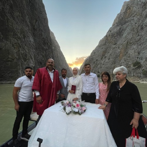 Karanlık Kanyon’da Tarihi Bir İlk: Eşsiz Bir Nikah Töreni